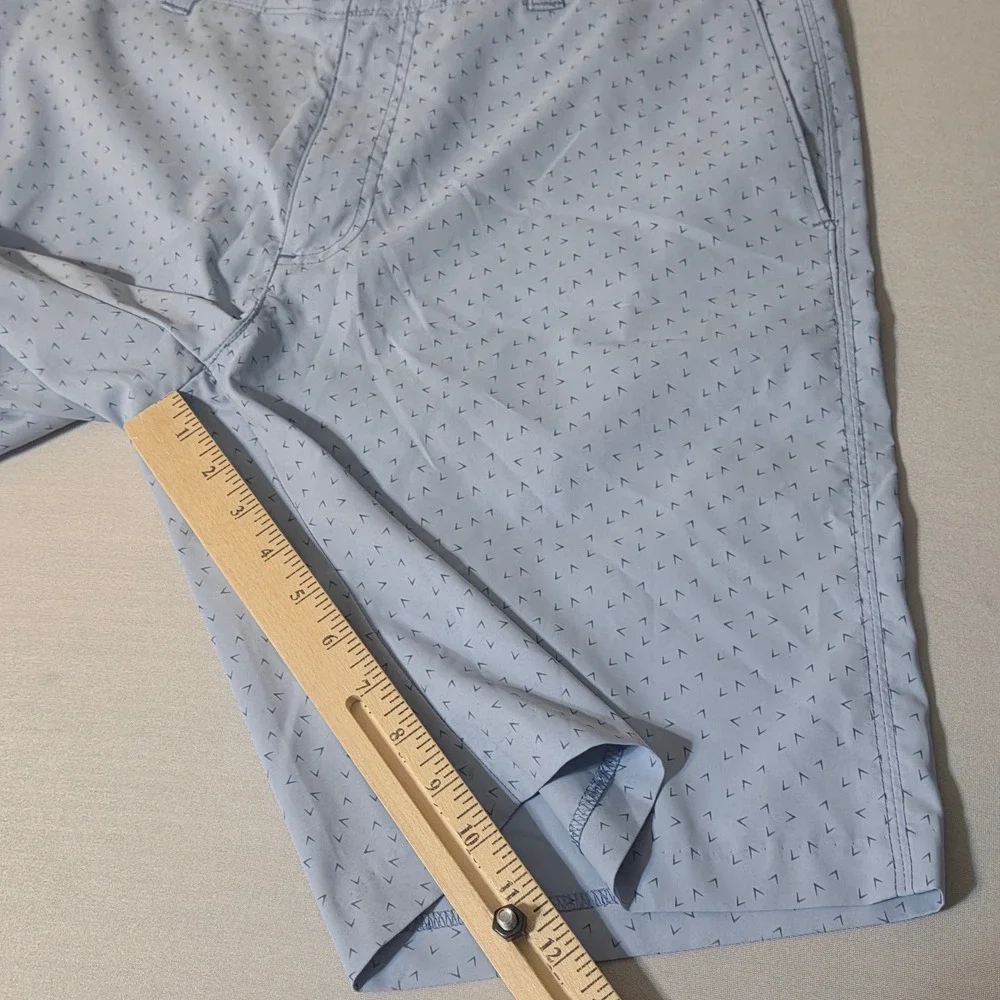 Callaway Golf Shorts Mens 34 Blue Geometric Chevron Print Performance Stretch